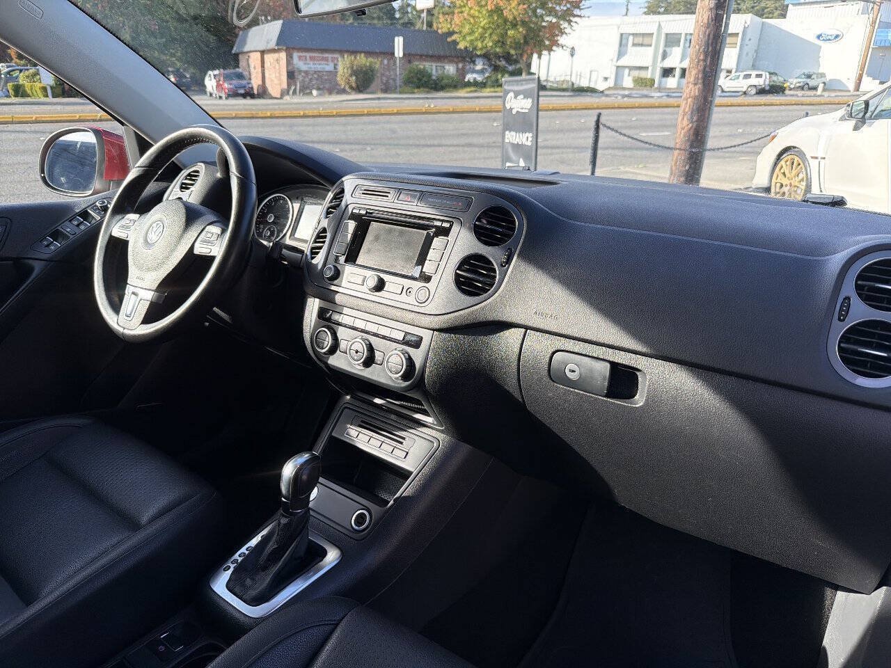 Used 2014 Volkswagen Tiguan SEL AWD/4WD image 16