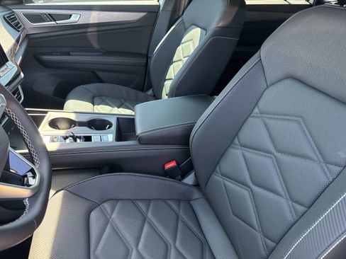 New 2026 Volkswagen Atlas Cross Sport SE FWD image 12
