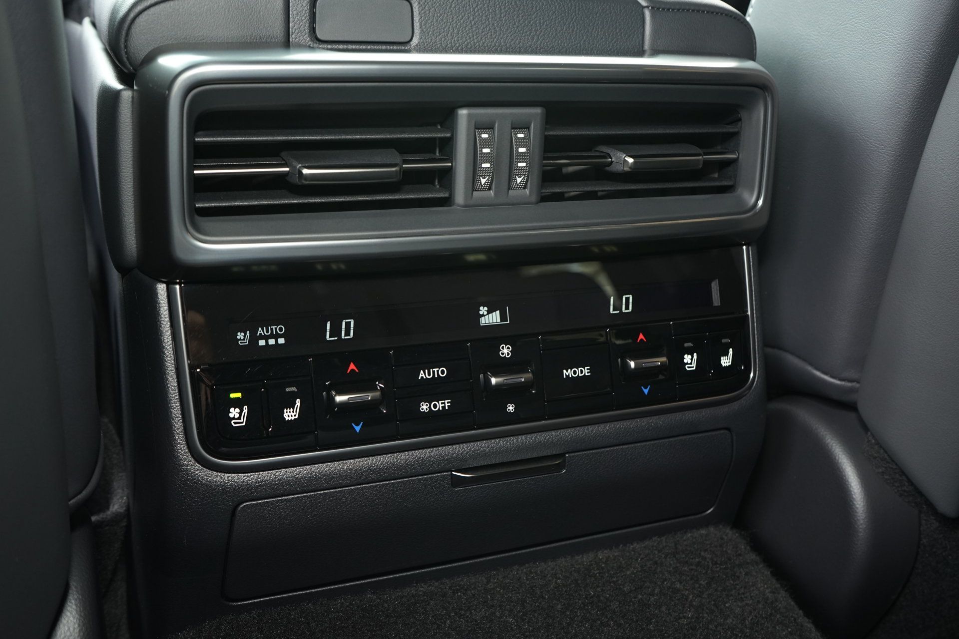 Used 2026 Lexus LX 700h Luxury AWD/4WD image 23