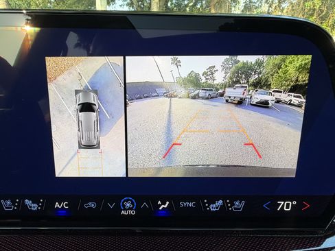 Used 2025 Chevrolet Traverse RS FWD image 27