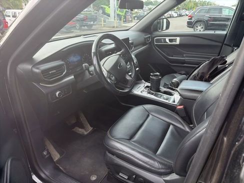 Used 2020 Ford Explorer XLT w/ Equipment Group 202A AWD/4WD image 8