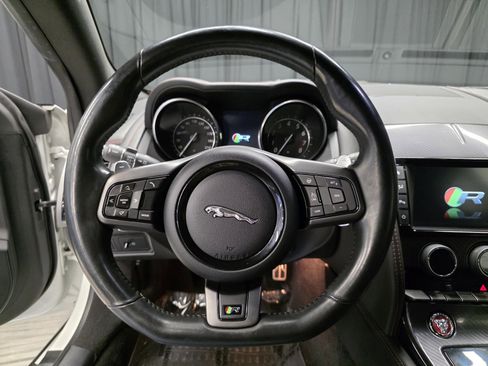 Used 2016 Jaguar F-TYPE R image 21