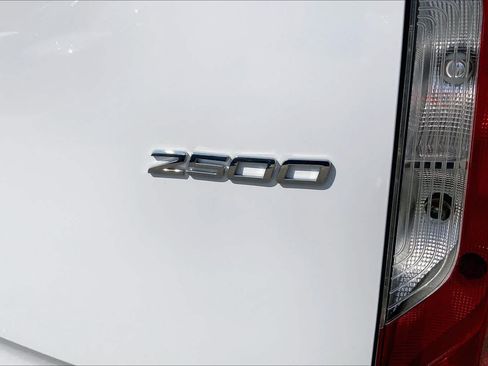 Used 2022 Mercedes-Benz Sprinter 2500 image 32