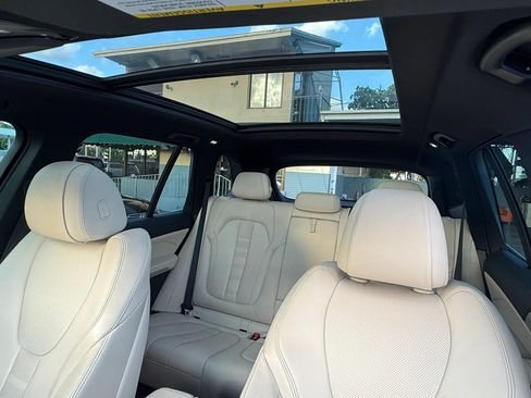 Used 2021 BMW X5 sDrive40i w/ Premium Package RWD image 19