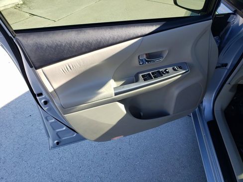 Used 2016 Toyota Prius V image 13