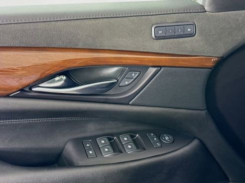 Used 2019 Cadillac Escalade Premium Luxury image 18