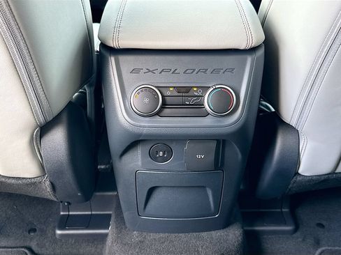 New 2026 Ford Explorer Active w/ Active Comfort Package RWD image 29