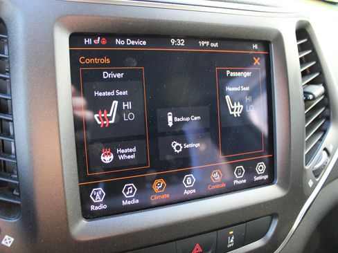 Used 2022 Jeep Cherokee Trailhawk image 30