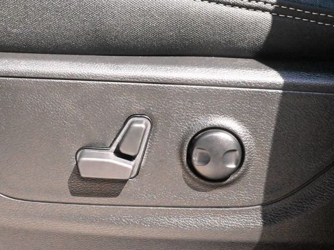 Used 2025 RAM 1500 Big Horn AWD/4WD image 16