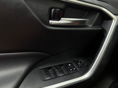 Used 2019 Toyota RAV4 XLE w/ Carpet Mat Package FWD image 20