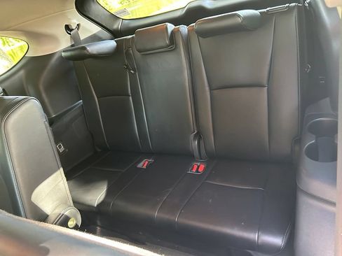 Used 2023 Toyota Highlander Limited FWD image 14