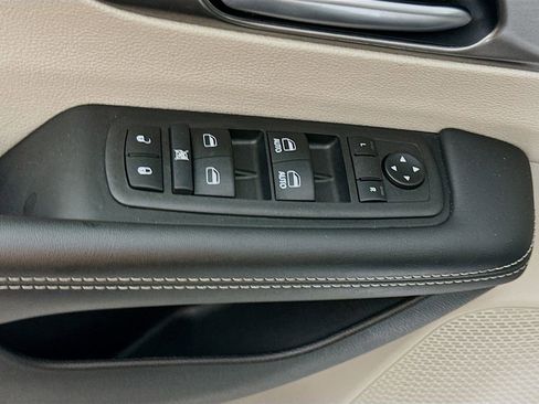 Certified 2024 Chrysler Pacifica Touring-L image 26