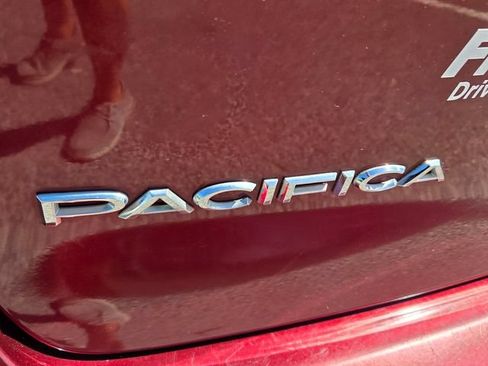 Used 2017 Chrysler Pacifica Touring-L Plus w/ Advanced Safetytec Group FWD image 11