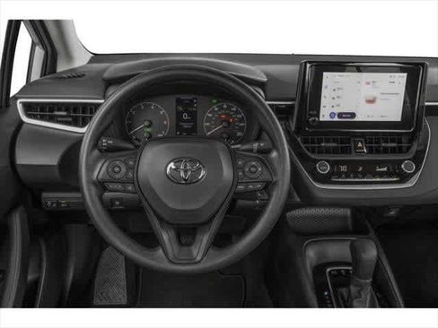 Used 2025 Toyota Corolla LE image 4