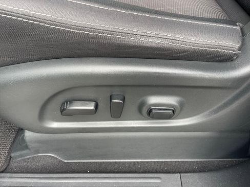 Used 2024 Nissan Titan SV w/ SV Convenience Package image 9