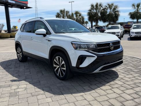 Used 2024 Volkswagen Taos SE image 6