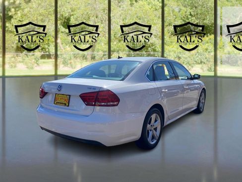 Used 2015 Volkswagen Passat 1.8T SE FWD image 5