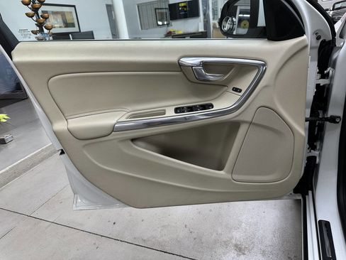 Used 2013 Volvo S60 T5 Premier image 10