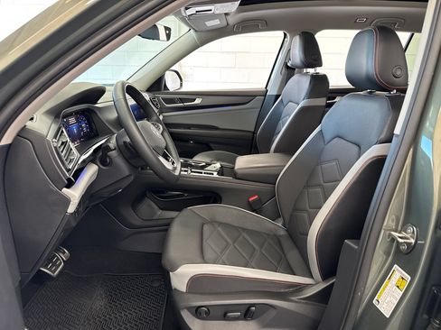 Used 2024 Volkswagen Atlas Peak Edition SE AWD/4WD image 15