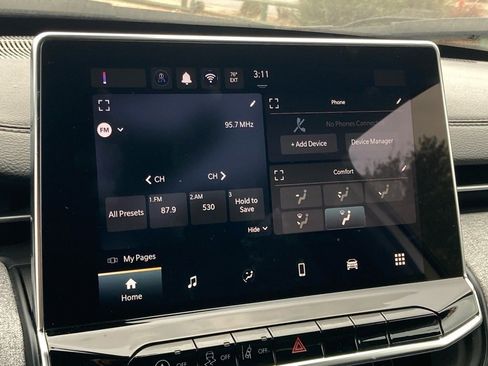 Used 2024 Jeep Compass Latitude image 17