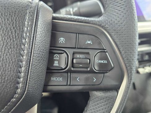 Used 2025 Toyota Tacoma TRD Off-Road image 30