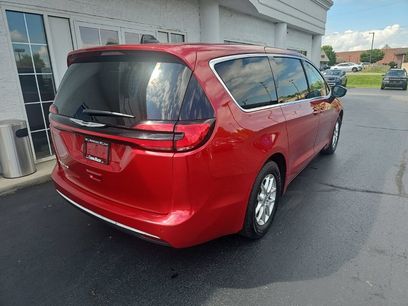 Used 2024 Chrysler Pacifica Touring-L