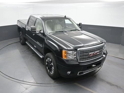 Used 2011 GMC Sierra 2500 Denali w/ Suspension Package, Off-Road AWD/4WD image 29