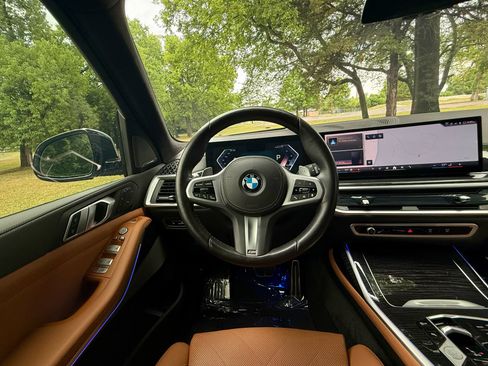 Used 2025 BMW X7 xDrive40i w/ M Sport Package AWD/4WD image 36