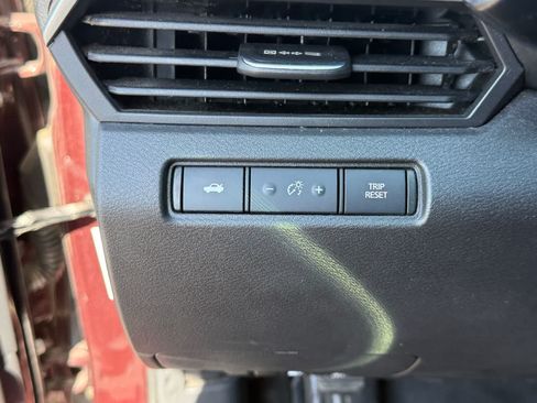 Used 2025 Nissan Altima 2.5 SV FWD image 24