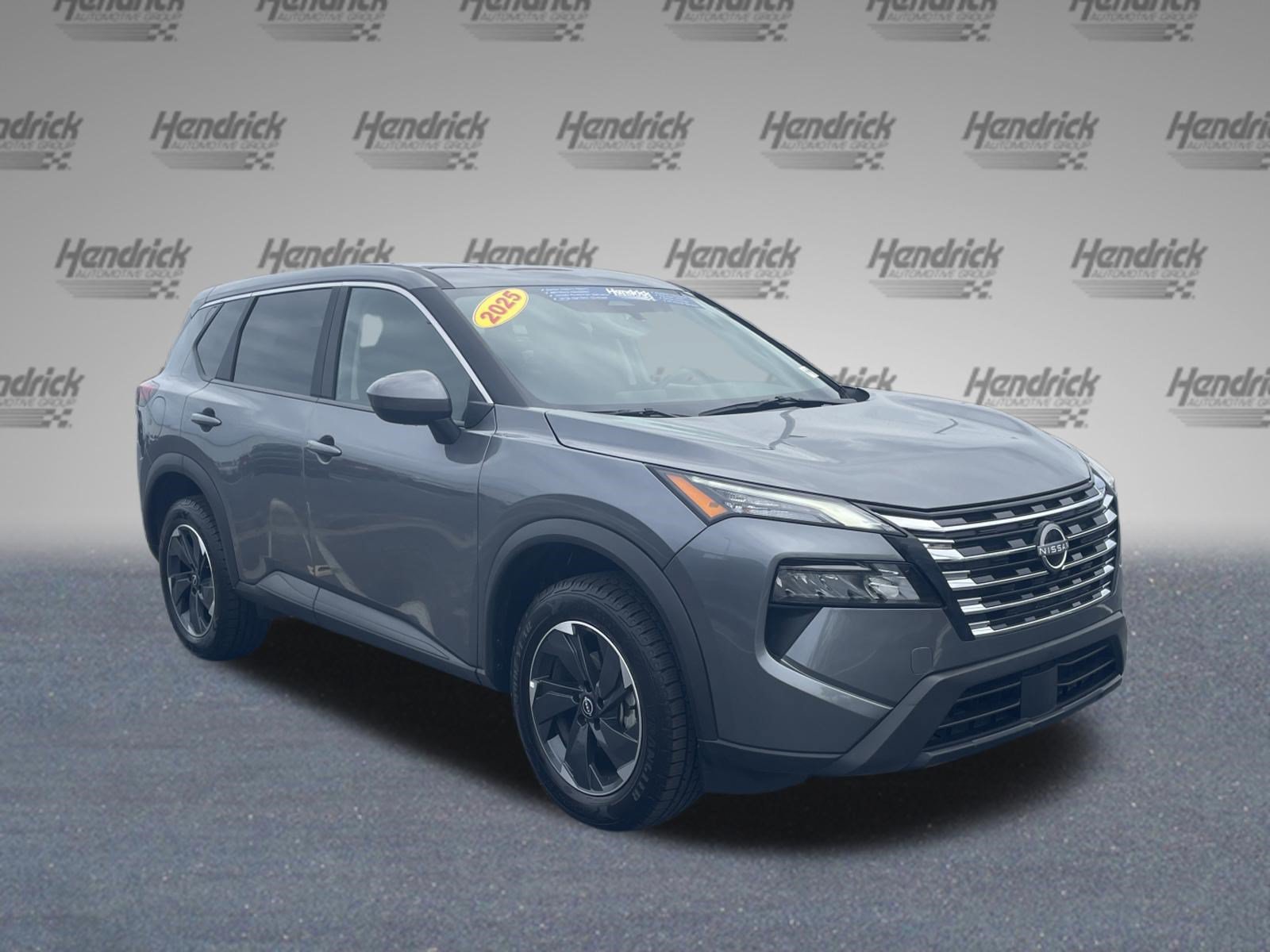Used 2025 Nissan Rogue SV AWD/4WD image 2