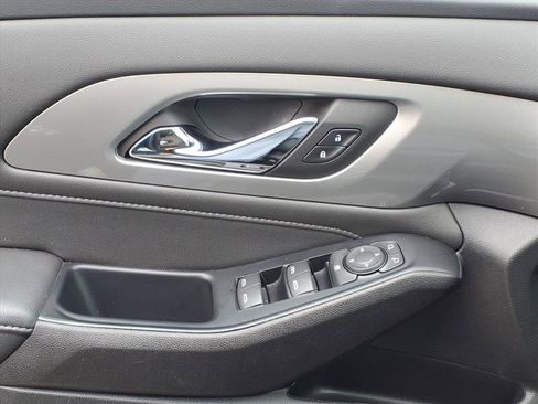 Used 2023 Chevrolet Traverse LT image 24