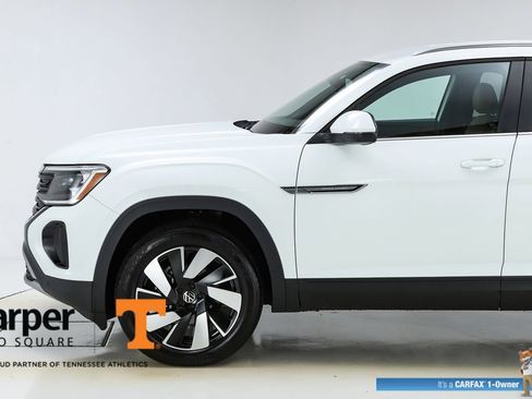 Used 2025 Volkswagen Atlas Cross Sport SE image 3