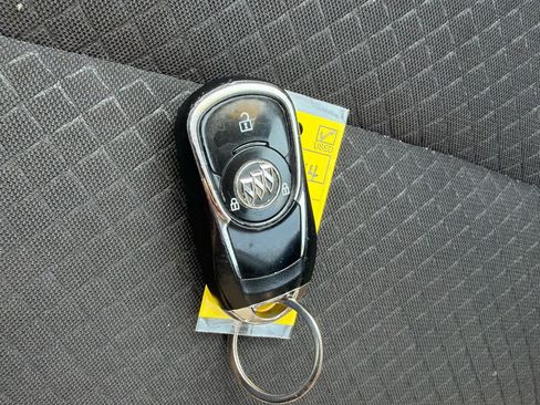 Used 2021 Buick Encore Preferred AWD/4WD image 28