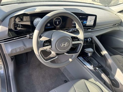 Used 2024 Hyundai Elantra SEL image 17