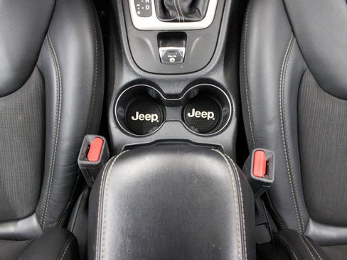 Used 2018 Jeep Cherokee Latitude Plus FWD image 29