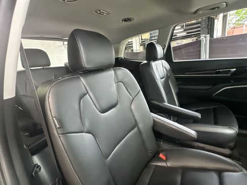 Used 2025 Kia Telluride S FWD image 26