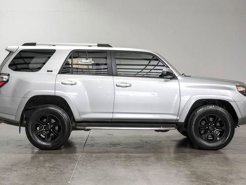 Used 2019 Toyota 4Runner SR5 AWD/4WD image 11