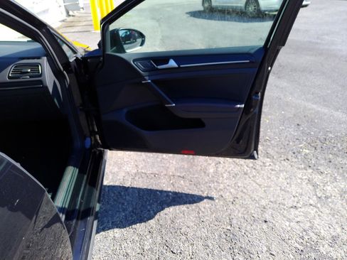 Used 2015 Volkswagen Golf 4-Door FWD image 37