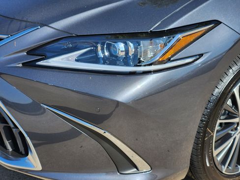 New 2025 Lexus ES 300h w/ Premium Package image 5