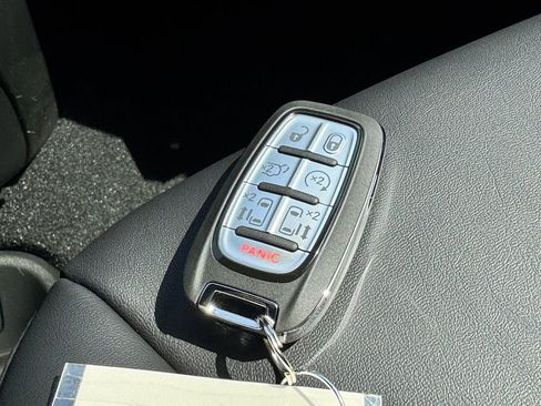 New 2026 Chrysler Pacifica Select image 29