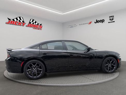 Used 2020 Dodge Charger SXT w/ Blacktop Package image 10