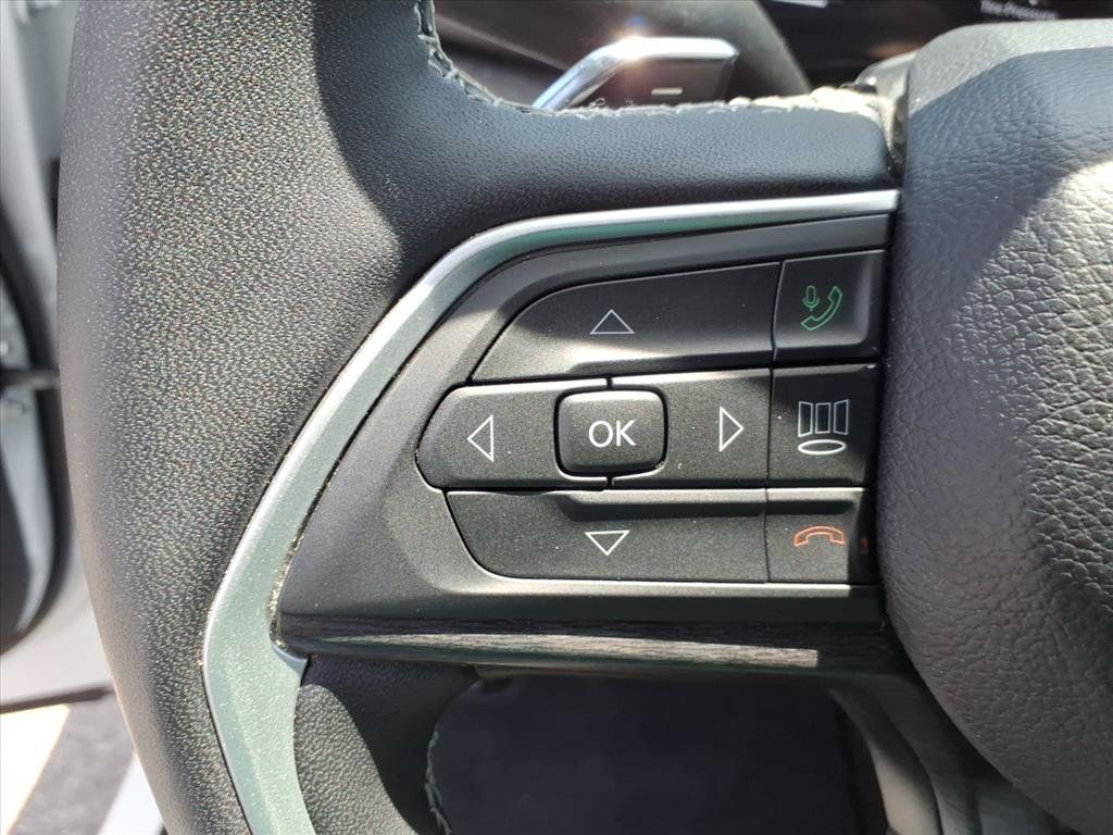 Used 2025 Jeep Grand Cherokee Limited AWD/4WD image 24