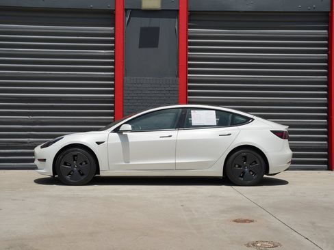 Used 2023 Tesla Model 3 Standard Range RWD image 7