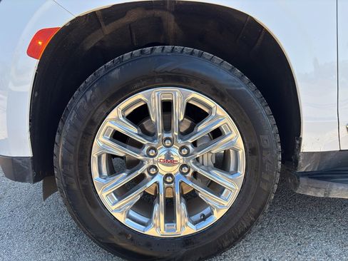Used 2024 GMC Yukon SLT image 2