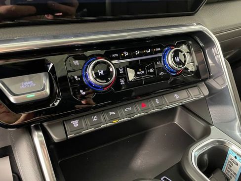 New 2026 GMC Sierra 2500 Denali w/ Denali Reserve Package image 7