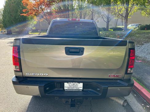 Used 2013 GMC Sierra 2500 Denali w/ Suspension Package, Off-Road AWD/4WD image 6
