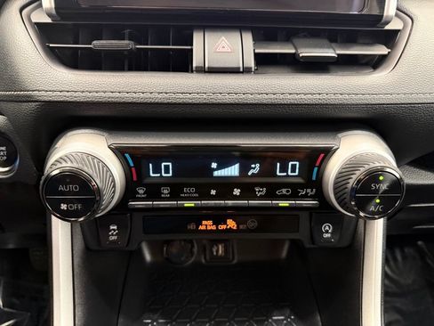 Used 2024 Toyota RAV4 XLE FWD image 34