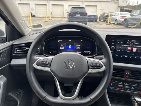 Used 2025 Volkswagen Jetta SE image 34