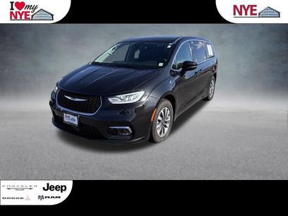 Used 2023 Chrysler Pacifica Touring-L