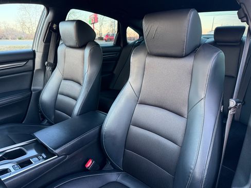 Used 2018 Honda Accord Sport image 38